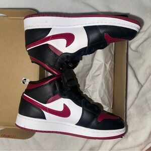 Air Jordan 1 Mid (GS)